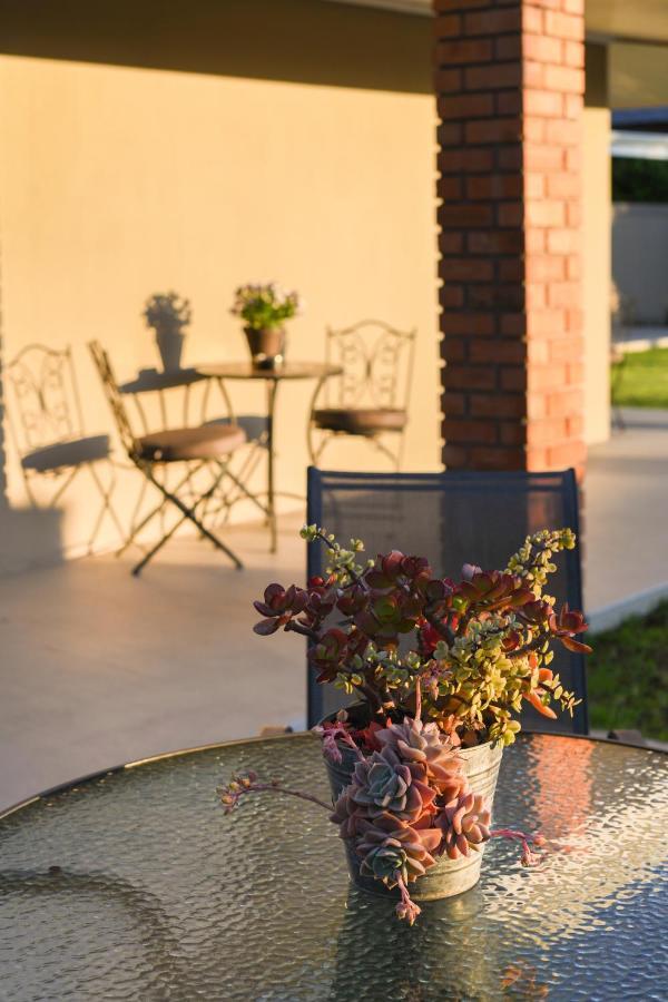 Four Palms Accommodation Durbanville Extérieur photo